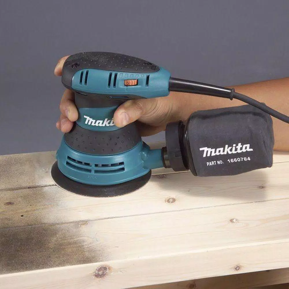 Makita BO5031K 5 in. Corded Random Orbital Sander with Variable Speed and Tool Case