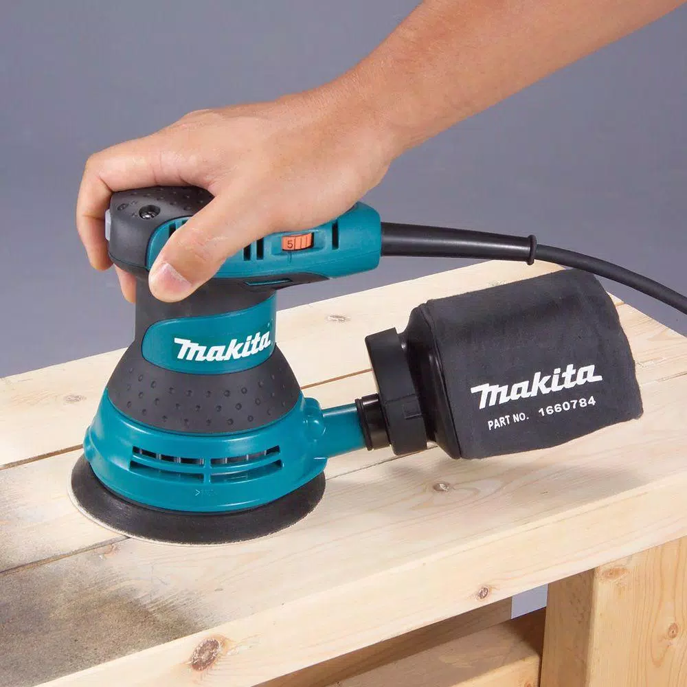 Makita BO5031K 5 in. Corded Random Orbital Sander with Variable Speed and Tool Case
