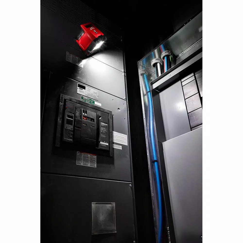 Milwaukee M18 18V Cordless Rover LED Mounting Flood Light, 1500 Lumens (Tool-Only)