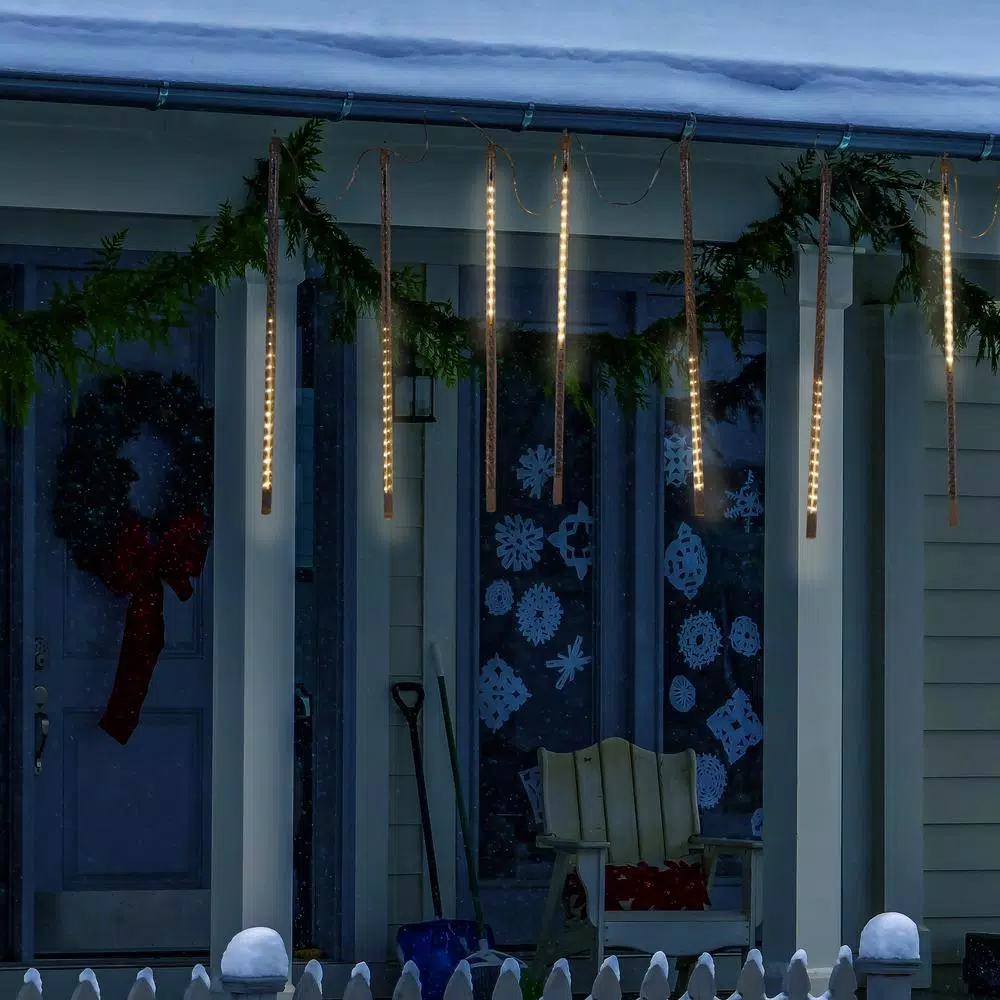 Alpine Corporation Hanging Icicle Lights, Chasing Warm White LED, 540 Count