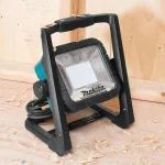Makita 18V LXT Cordless/Corded LED Flood Light, 750 Lumens, DML805 thumbnail 8