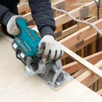 Makita 18V X2 LXT Brushless 7-1/4 in. Rear Handle Circular Saw Kit with (2) 5.0 Ah Batteries & Charger thumbnail 6