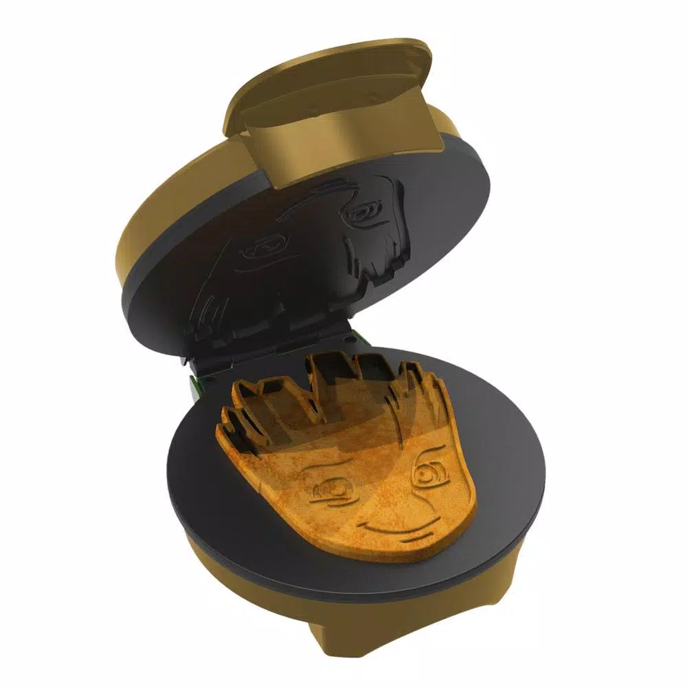 Uncanny Brands Marvel Groot Waffle Maker, 900W Non-Stick American Style Waffle Iron