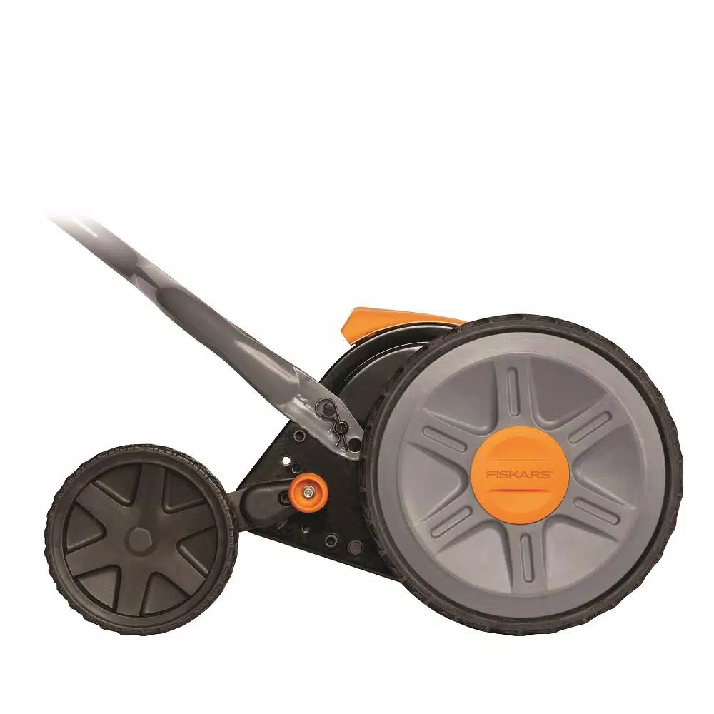 Fiskars StaySharp 17 in. Manual Push Reel Mower, Non-Electric Walk Behind