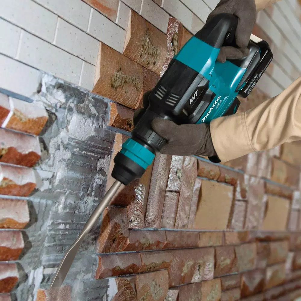 Makita 18V LXT Brushless Cordless AVT Power Scraper Kit with 5.0 Ah Batteries and Charger