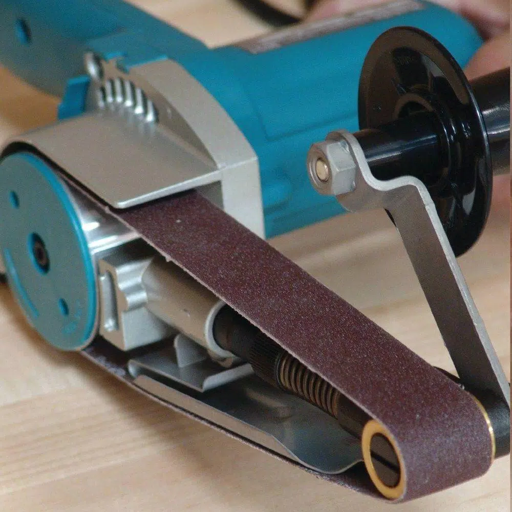 Makita 9031 1-1/8 in. x 21 in. Variable Speed Corded Belt Sander, 5 Amp