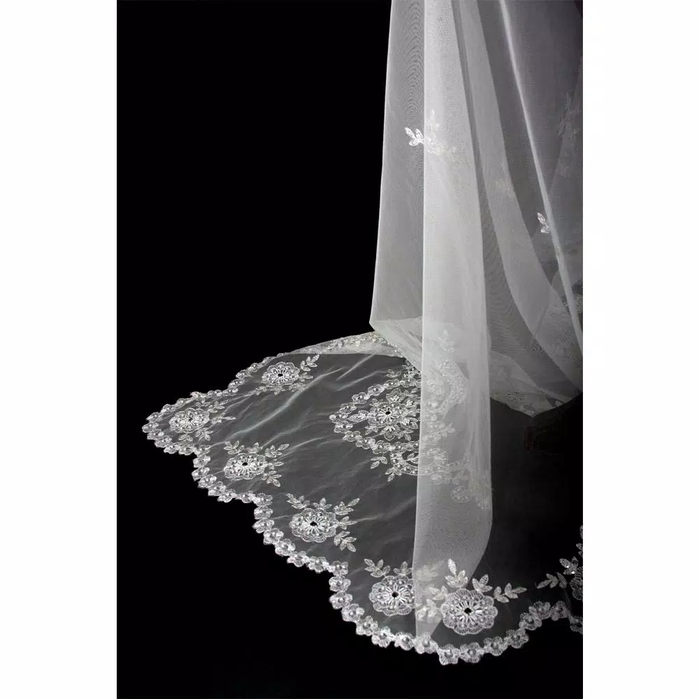 Manor Luxe Xia Home Fashions 80 x 80 in. Merrigold Lace Embroidered Tablecloth with Beaded Accents, White
