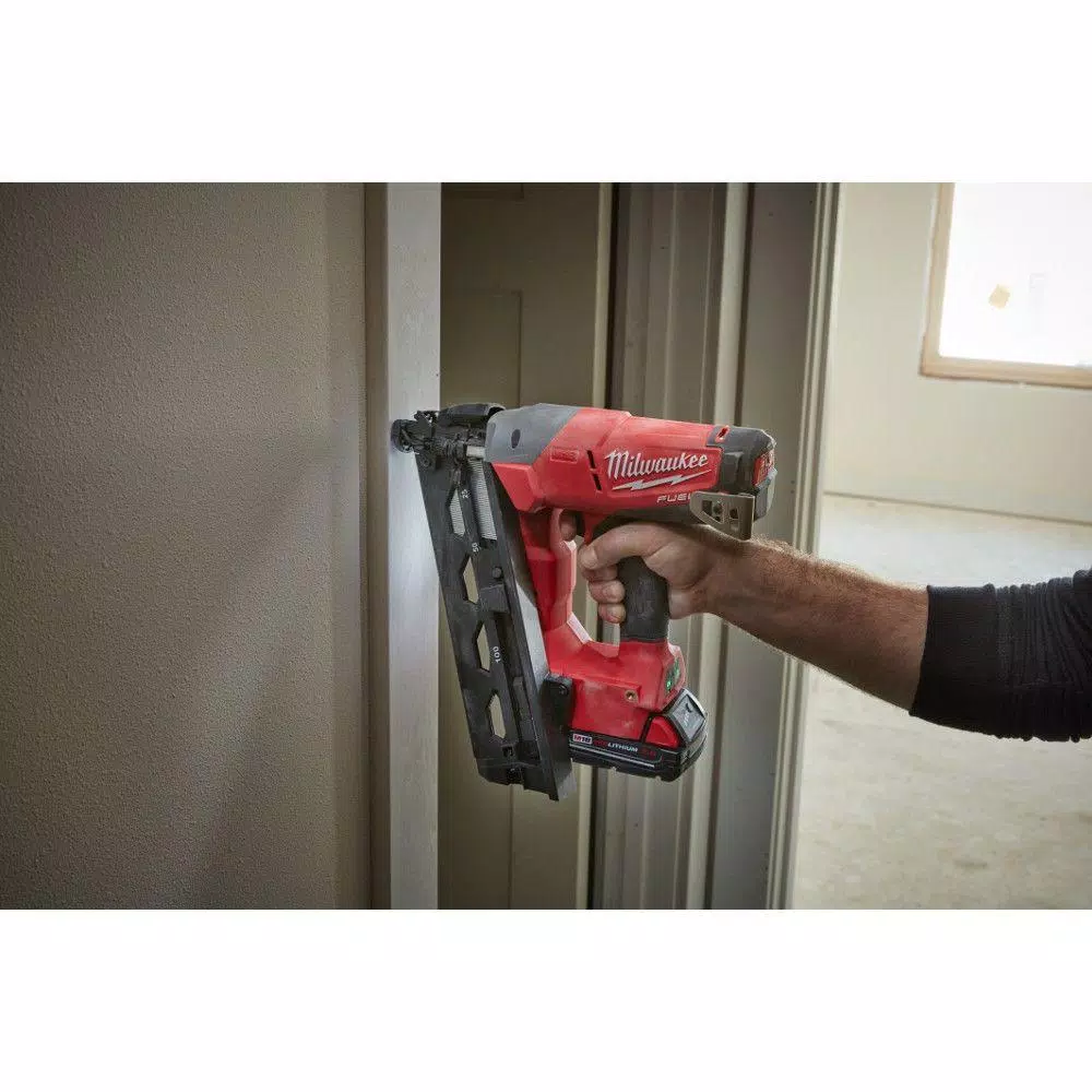 Milwaukee M18 FUEL 16-Gauge Angled Finish Nailer Kit with 2.0 Ah Battery, Charger & Bag