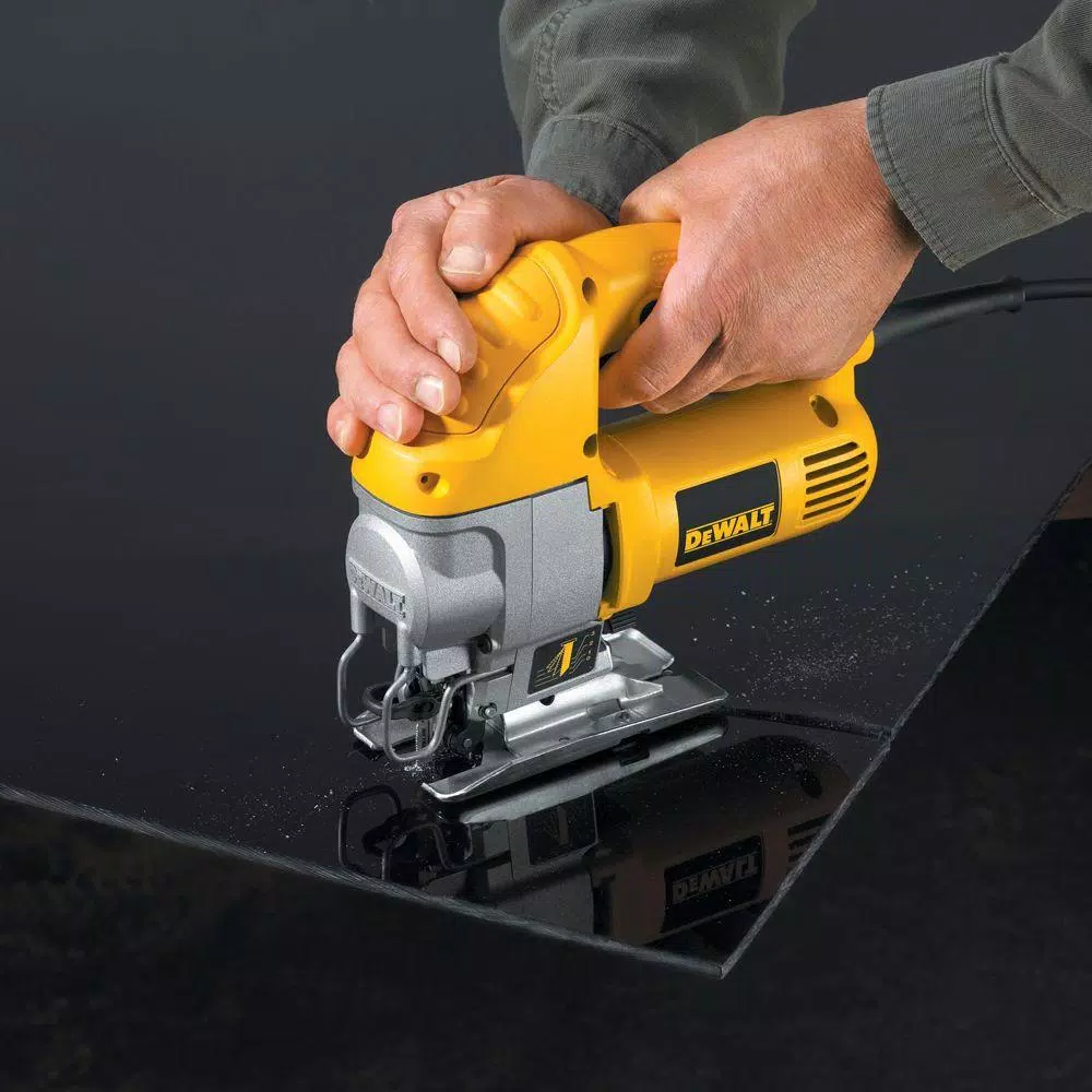 DEWALT 5.5 Amp Corded Jig Saw Kit with Carrying Bag