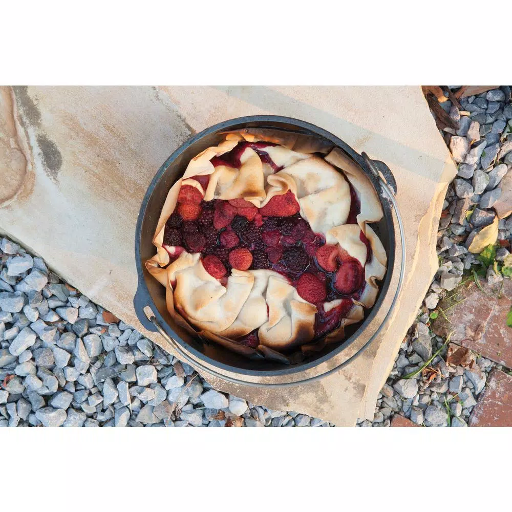 Lodge 6 qt. Round Cast Iron Camp Dutch Oven with Lid, Black