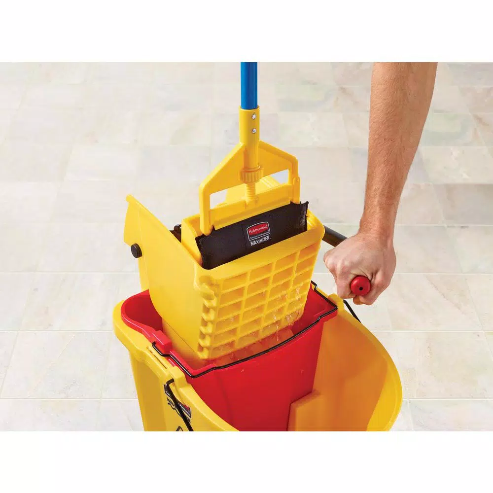 Rubbermaid Commercial Products Rubbermaid WaveBrake 4.5 Gal. Red Plastic Dirty Water Bucket