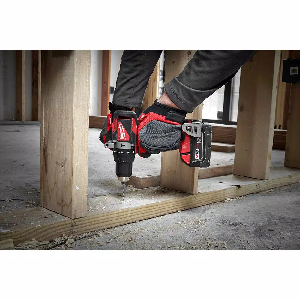 Milwaukee M18 Brushless 2-Tool Combo Kit: 1/2 in. Hammer Drill and 7-1/4 in. Circular Saw with (2) 4.0 Ah Batteries