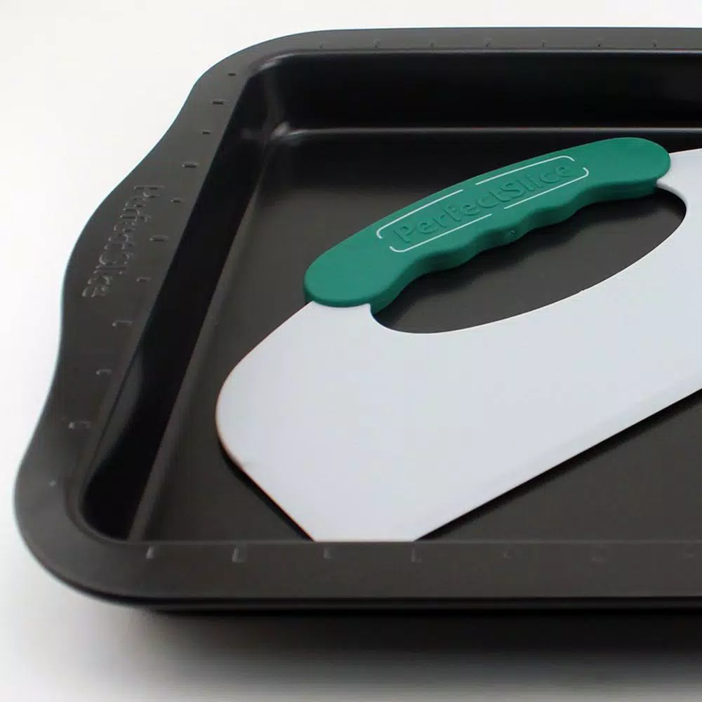 BergHOFF Perfect Slice Carbon Steel Cookie Sheet with Cutting Tool, 14 x 11 in.