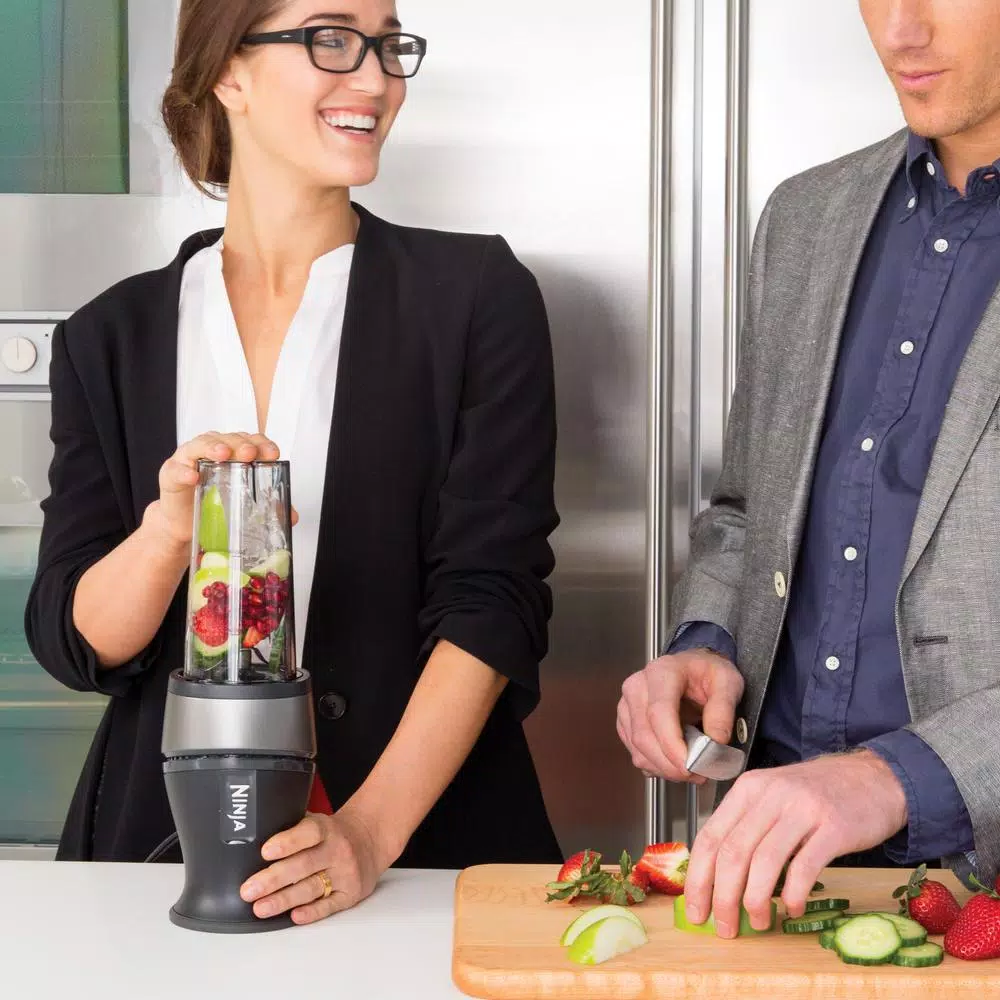 Ninja Fit 700W Personal Blender, 16 oz. Nutri Ninja Cups, Black
