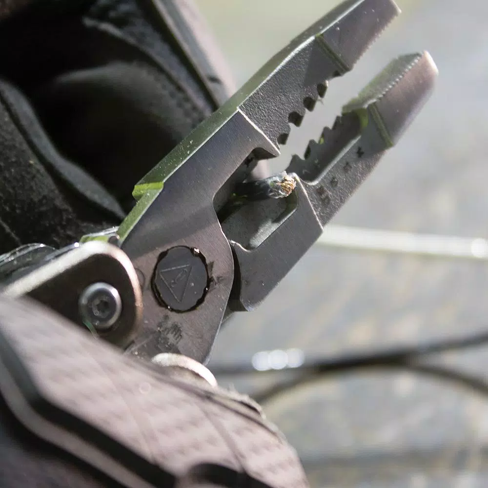 Klein Tools Electrician's Multi-Tool with 7-in-1 Functions and Drop Point Knife