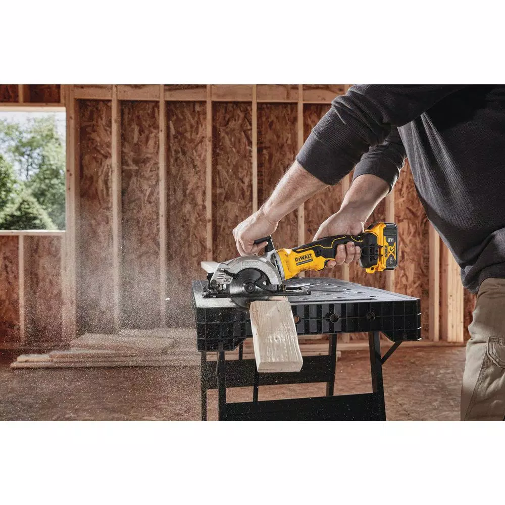 DEWALT ATOMIC 20V MAX Cordless Brushless 4-1/2 in. Circular Saw Kit with 5.0 Ah Battery and Charger
