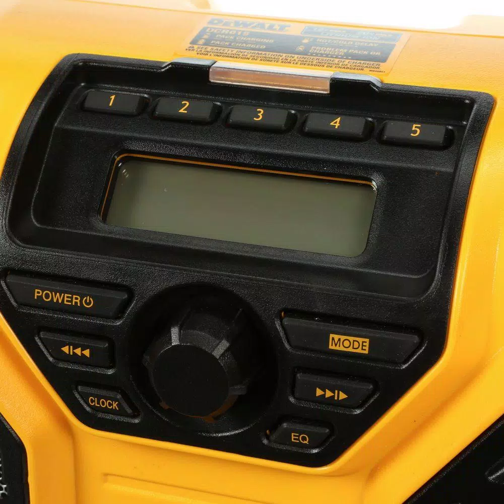 DEWALT 20V MAX Worksite Radio with Built-in 2 Amp Charger, DCR015