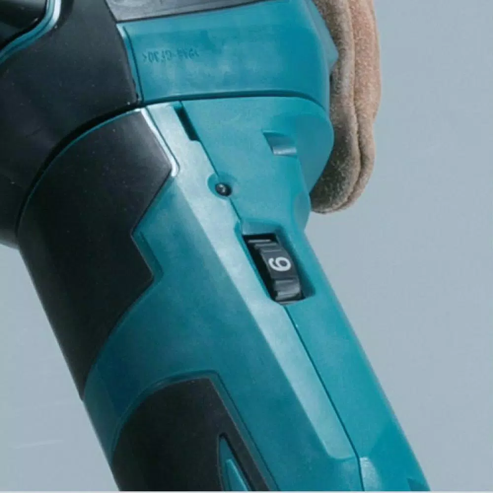 Makita 18V LXT Cordless Oscillating Multi-Tool Kit with 2 Batteries and Charger