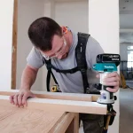 Makita 18V LXT Brushless Compact Router Kit XTR01T7 with 2 5.0Ah Batteries thumbnail 2