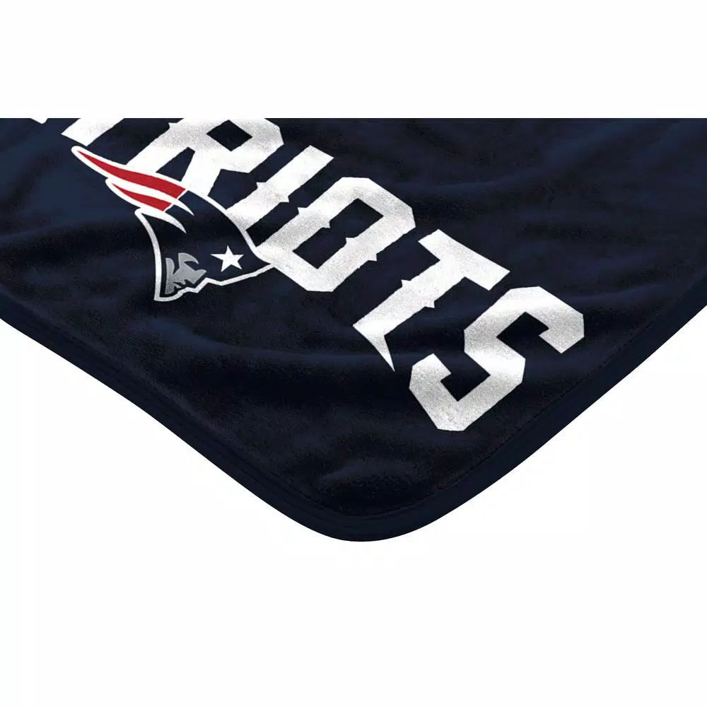 NFL The Northwest Company New England Patriots Raschel Throw Blanket