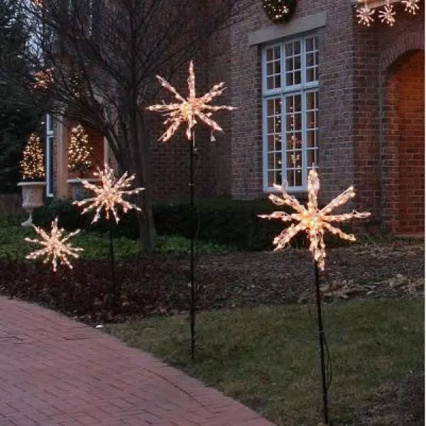 HOLIDYNAMICS HOLIDAY LIGHTING SOLUTIONS Adjustable Metal Outdoor Holiday Yard Stake Stand with Dual Hooks