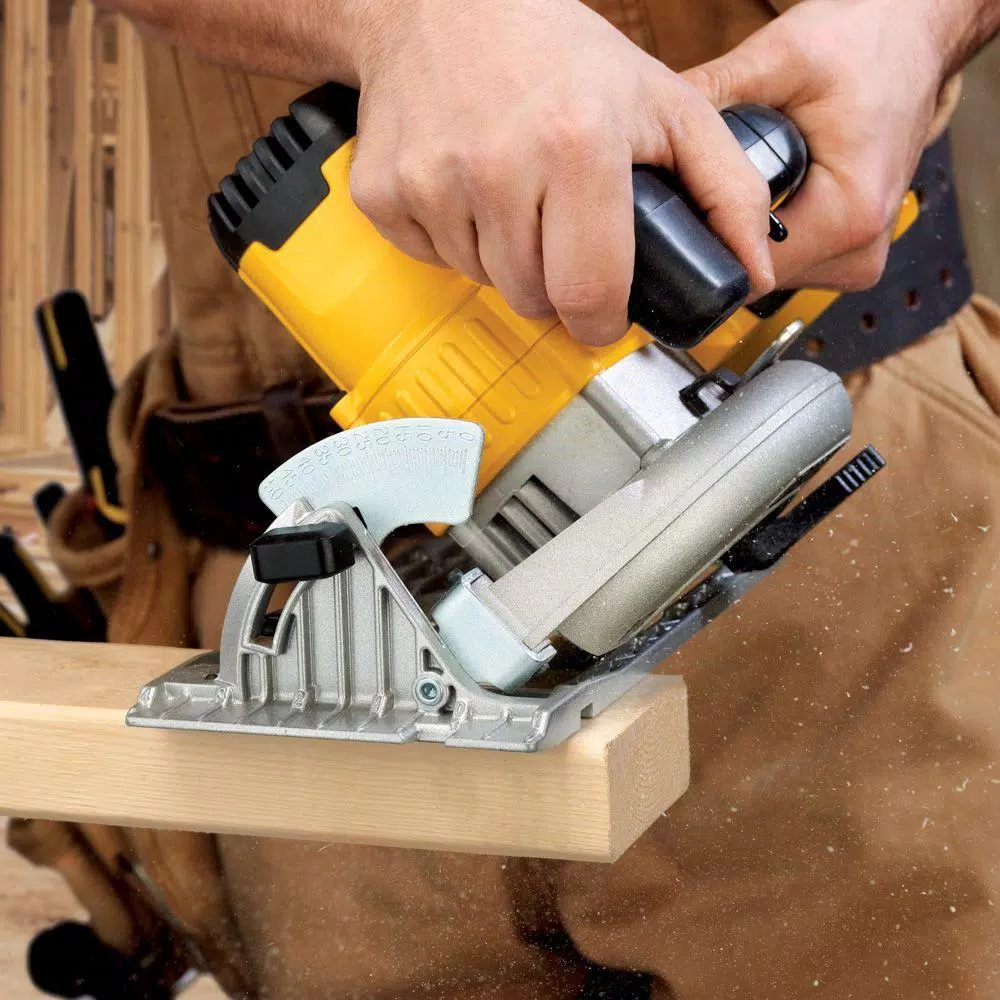DEWALT 20V MAX Cordless 6-1/2 in. Circular Saw with 18-Tooth Carbide Blade
