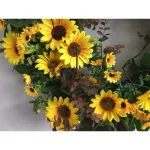 Glitzhome 24 in. Artificial Sunflower Wreath with Greenery and Grapevine Base thumbnail 3