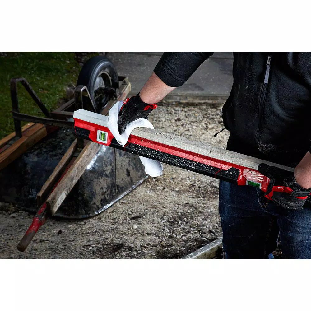 Milwaukee 48 in. Concrete Screed Level with 150 ft. Extra Bold Large Capacity Chalk Reel