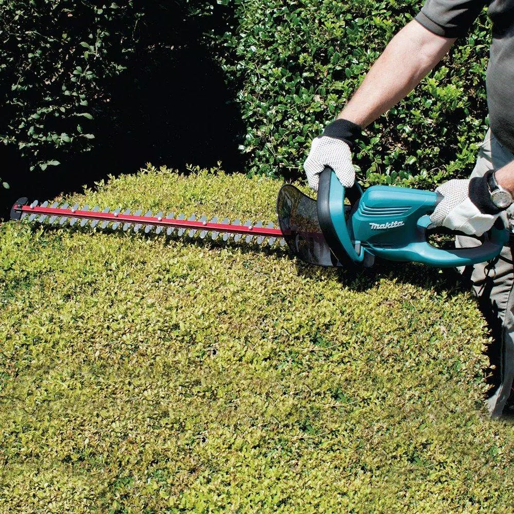 Makita 22 in. 4.8 Amp Corded Electric Hedge Trimmer, UH5570