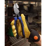 Klein Tools 9 in. Journeyman Heavy Duty Diagonal Cutting Pliers thumbnail 3