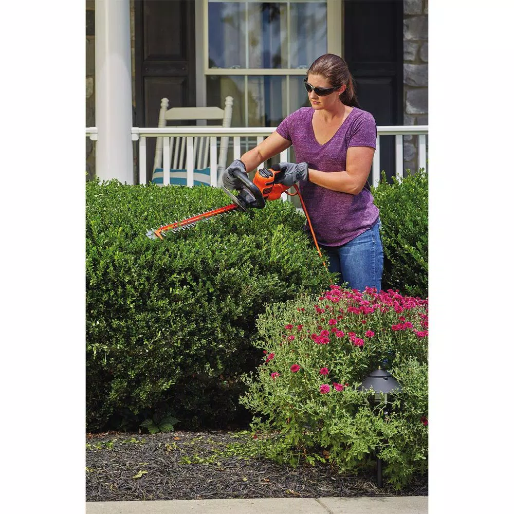 BLACK+DECKER SAWBLADE 22 in. Corded Electric Hedge Trimmer, 4 Amp