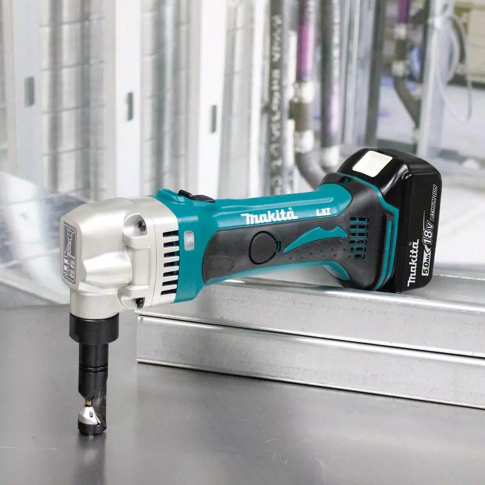 Makita 18V LXT Lithium-Ion Cordless 16-Gauge Metal Nibbler Kit with 5.0Ah Battery and Charger