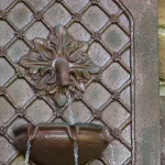 Sunnydaze Decor Rosette Resin Weathered Iron Solar Outdoor Wall Fountain with Battery Backup thumbnail 2