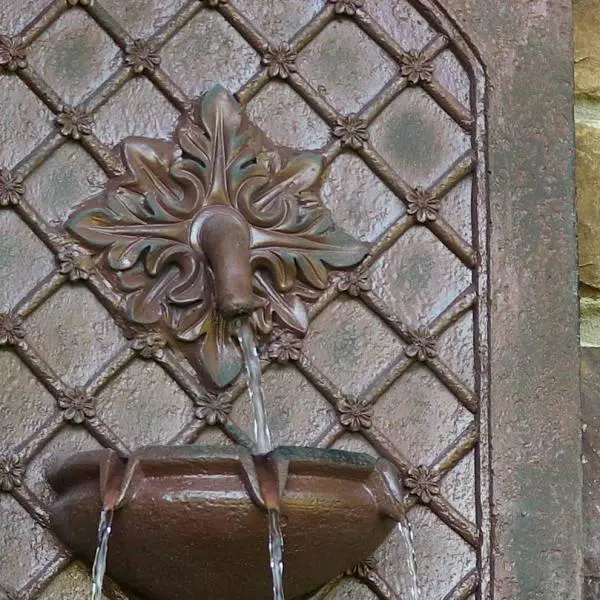 Sunnydaze Decor Rosette Resin Weathered Iron Solar Outdoor Wall Fountain with Battery Backup