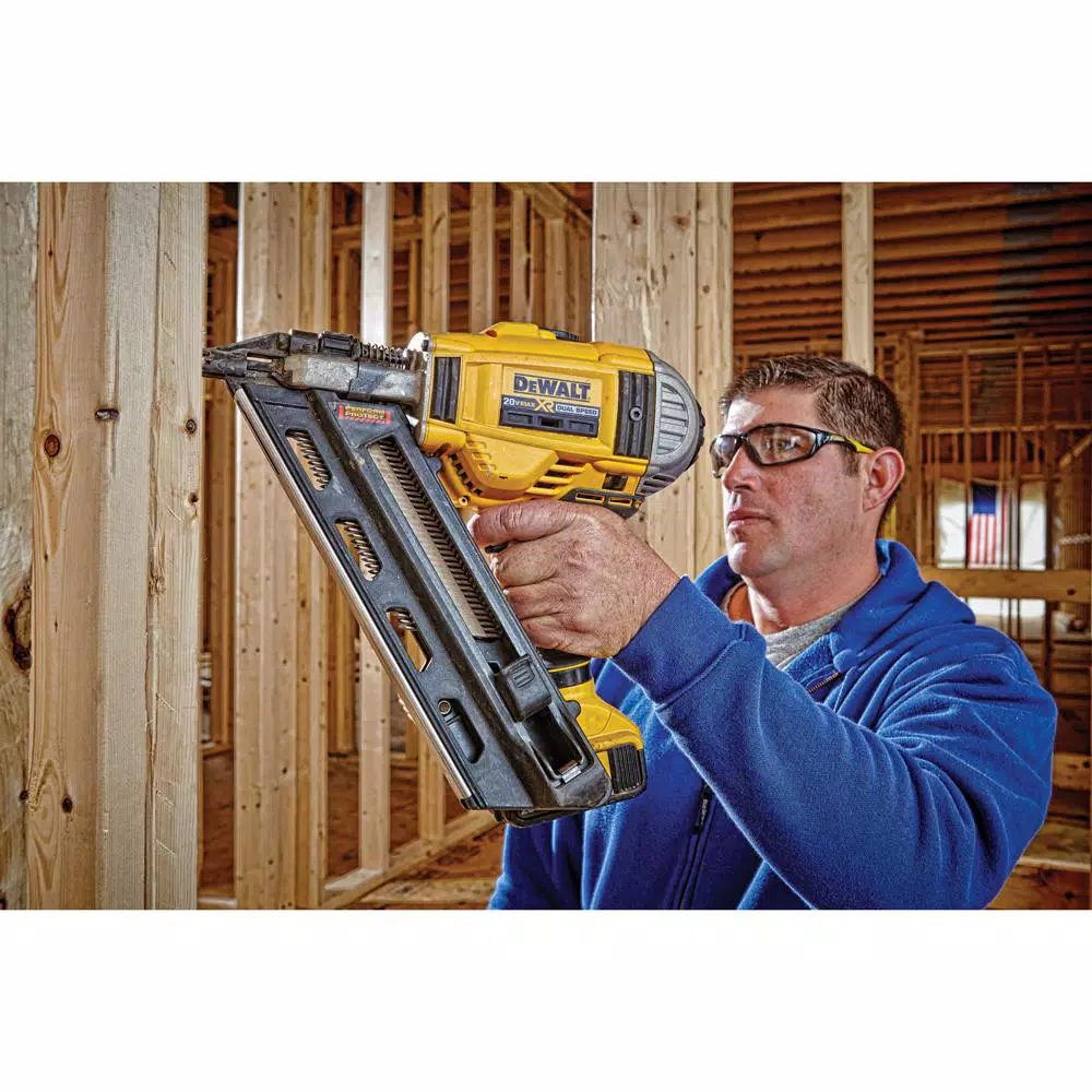 DEWALT 20V MAX XR Brushless 30-Degree Framing Nailer Kit with 4Ah and Bonus 5Ah Battery