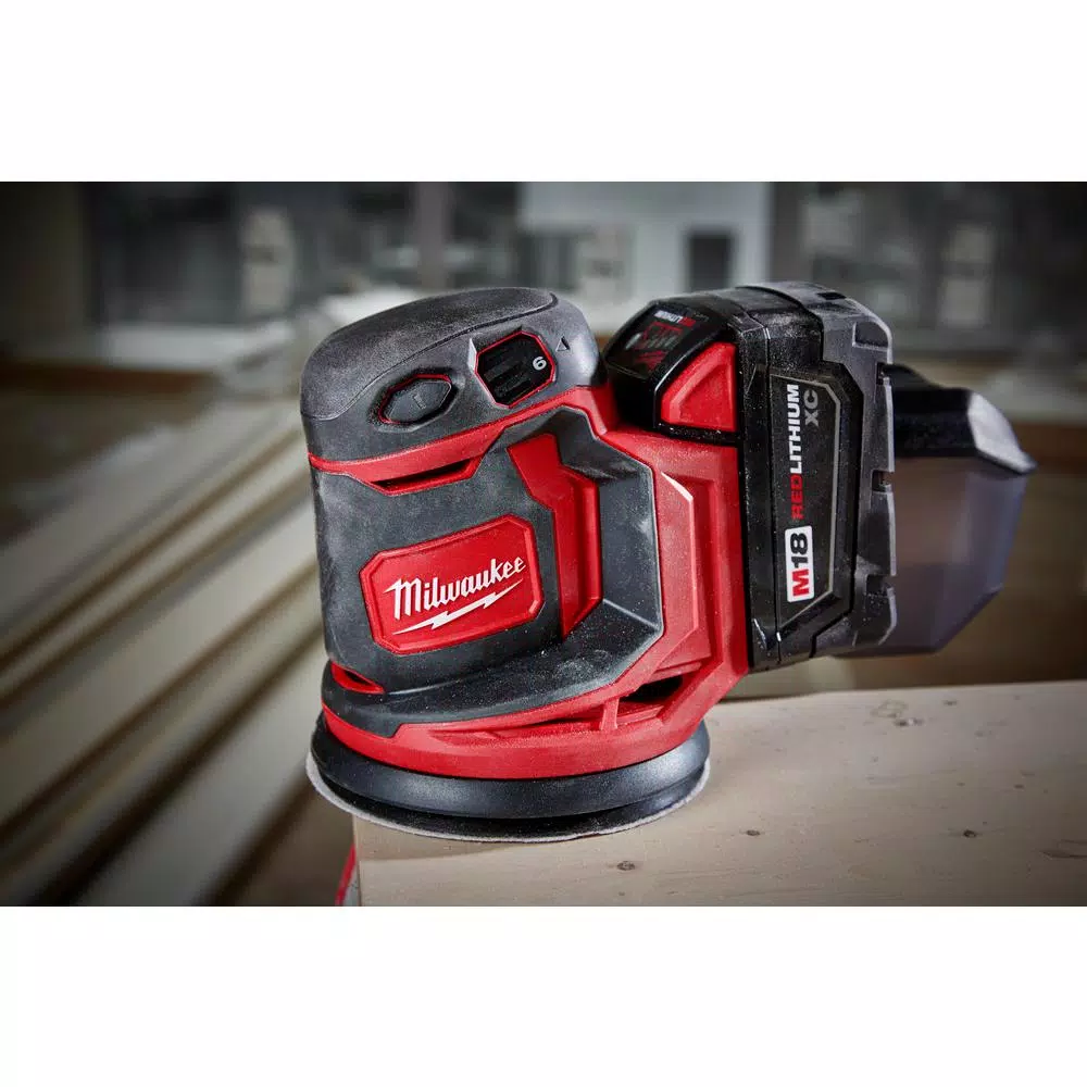 Milwaukee M18 18V Lithium-Ion 5 in. Cordless Random Orbit Sander Kit with 3.0Ah Battery, Charger and Bag