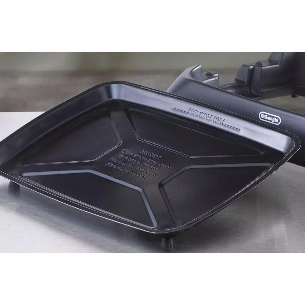 DeLonghi De'Longhi 192 sq. in. Indoor Grill with Tempered Glass Lid and Adjustable Thermostat, Black