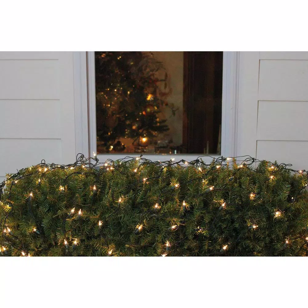 Northlight 150-Light White Mini Christmas Net Lights, 4 ft. x 6 ft., Green Wire