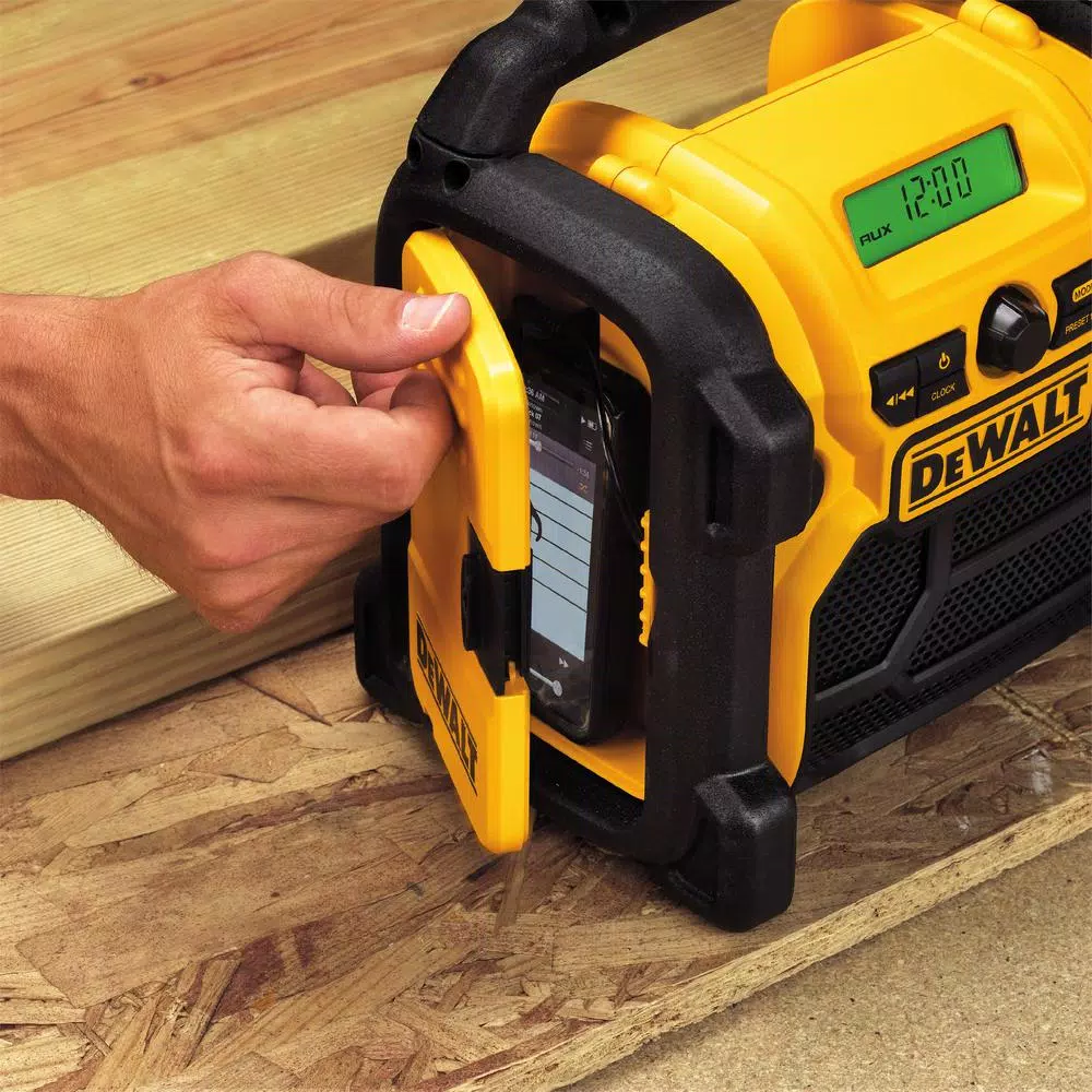 DEWALT FLEXVOLT 60V MAX Brushless 7-1/4 in. Circular Saw Kit with 6.0Ah Battery and Worksite Radio
