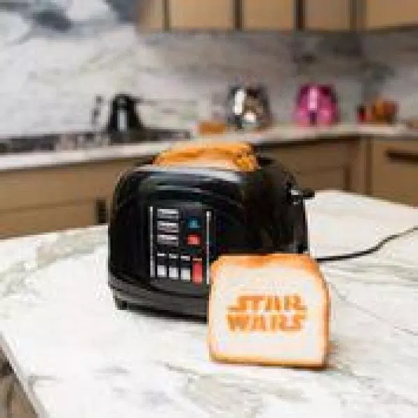 Uncanny Brands Star Wars Empire Collection Darth Vader 2-Slice Toaster