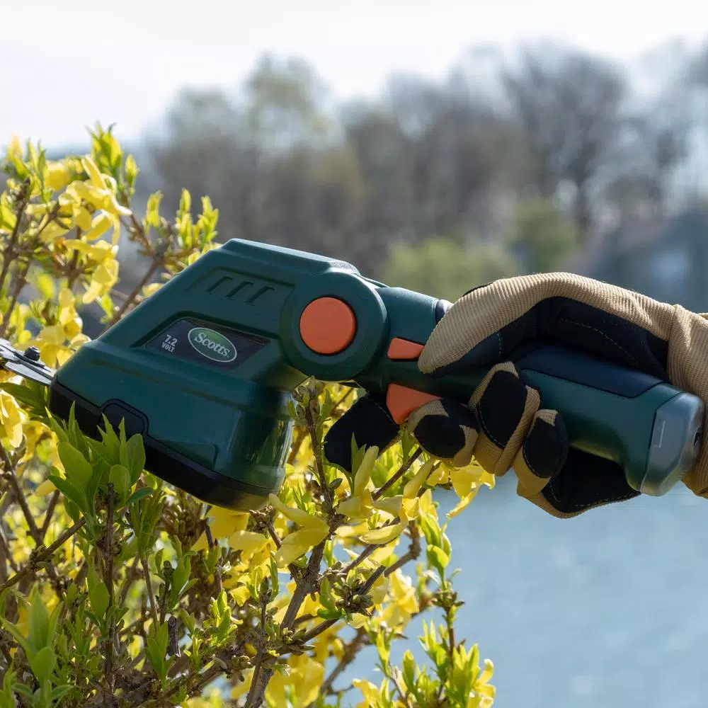 Scotts 7.2V Cordless Grass and Shrub Shear Combo with 2 Ah Lithium-Ion Battery and Charger
