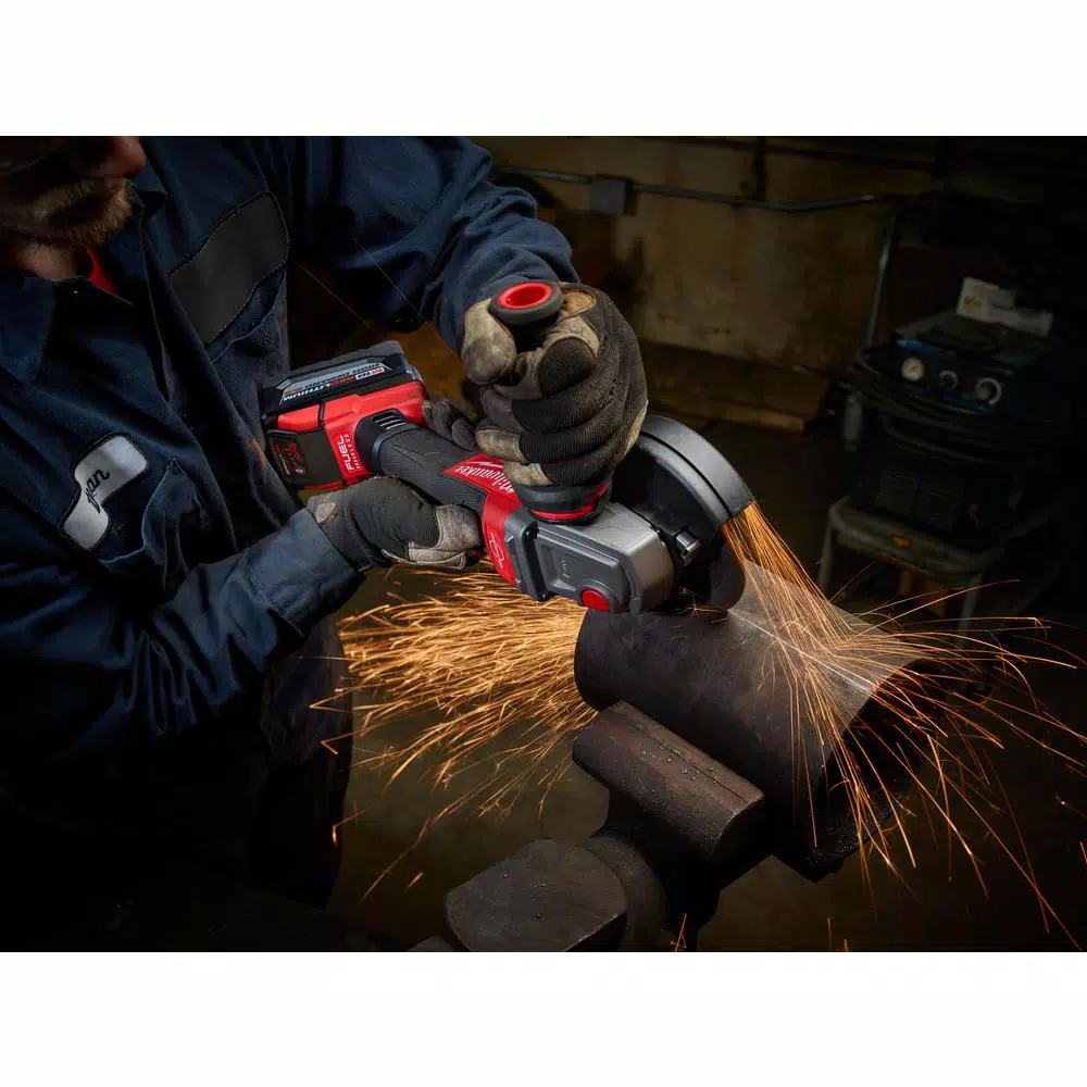 Milwaukee M18 FUEL 4-1/2 in. / 5 in. Braking Angle Grinder Kit with (2) 9.0 Ah Batteries and Rapid Charger