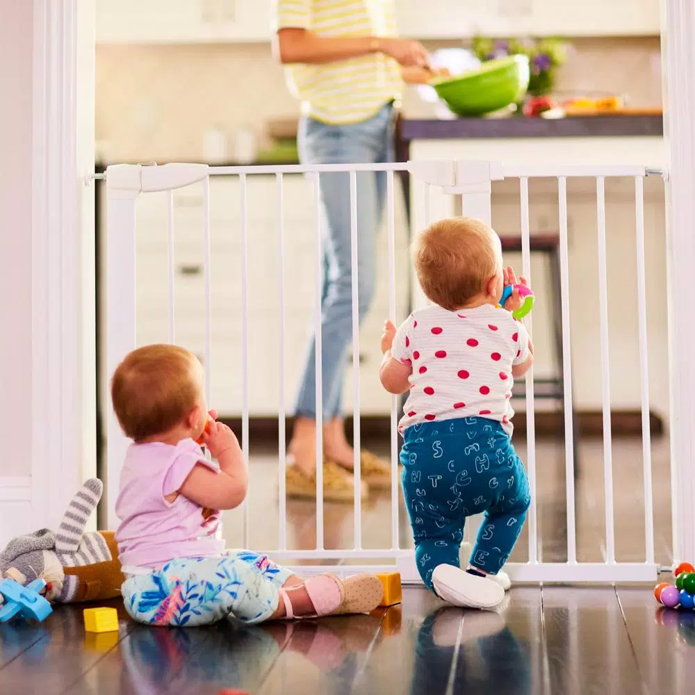 Munchkin Auto Close Metal Baby Gate, 29.5 in. Tall, White
