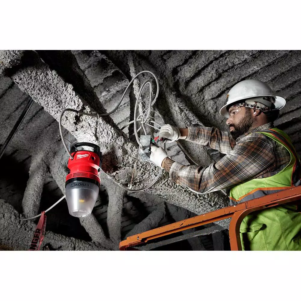 Milwaukee RADIUS 70W LED Temporary Site Light, 7,700 Lumens