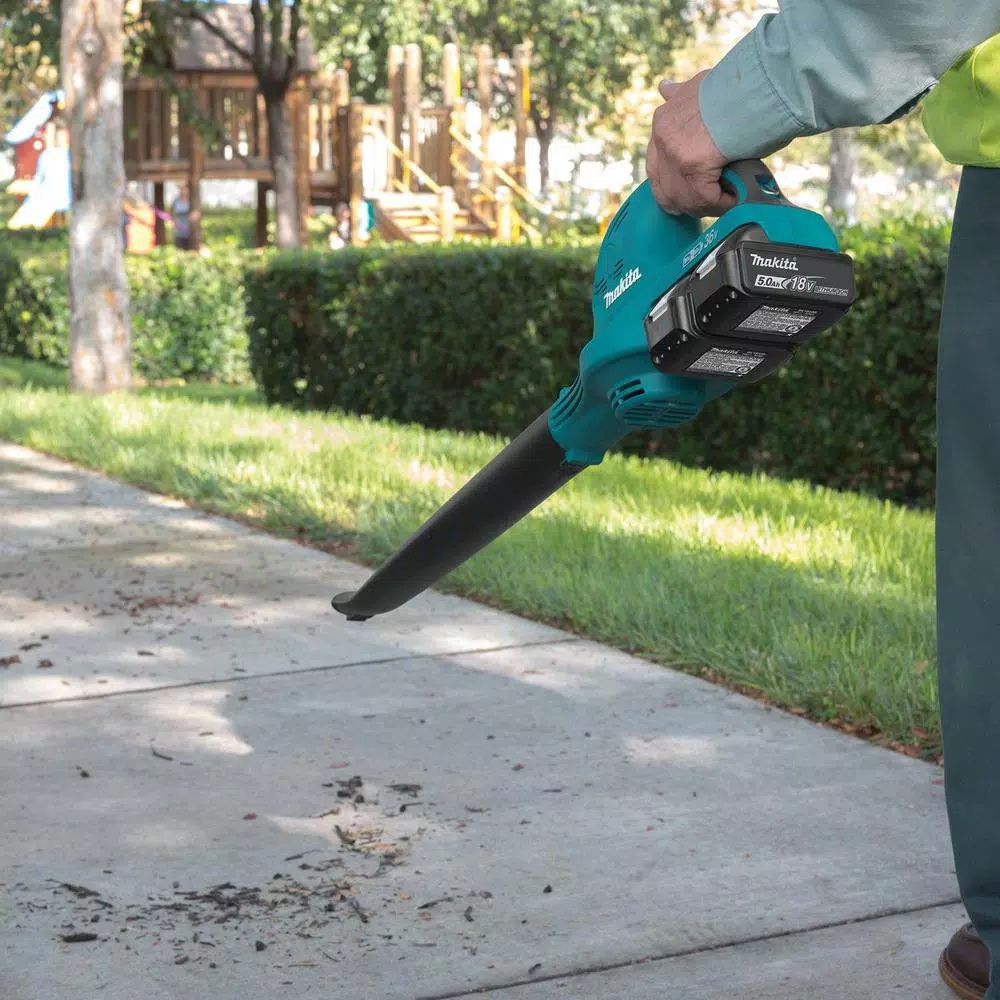 Makita 36V (18V x2) LXT Lithium-Ion Cordless Blower Kit with (2) 5.0Ah Batteries and Dual Port Charger