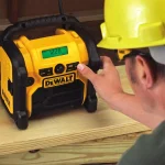 DEWALT FLEXVOLT 60V MAX Brushless 7-1/4 in. Circular Saw Kit with 6.0Ah Battery and Worksite Radio thumbnail 14