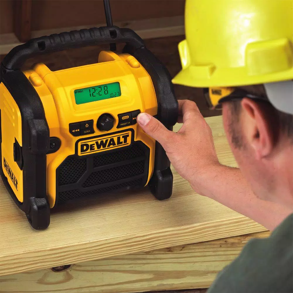 DEWALT FLEXVOLT 60V MAX Brushless 7-1/4 in. Circular Saw Kit with 6.0Ah Battery and Worksite Radio