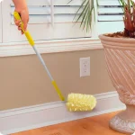 Swiffer Duster Starter Kit with Extendable Handle and Microfiber Dusters thumbnail 5