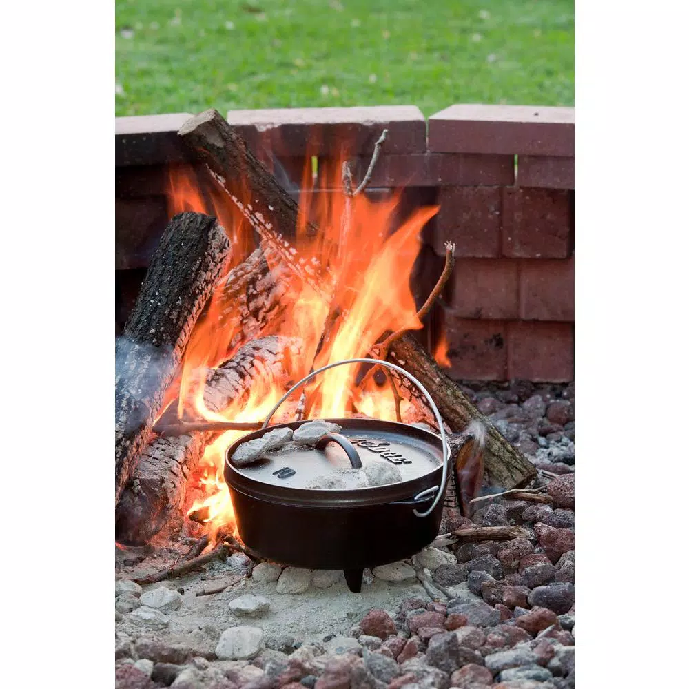 Lodge 4 Qt. Cast Iron Dutch Oven with Lid and Bail Handle