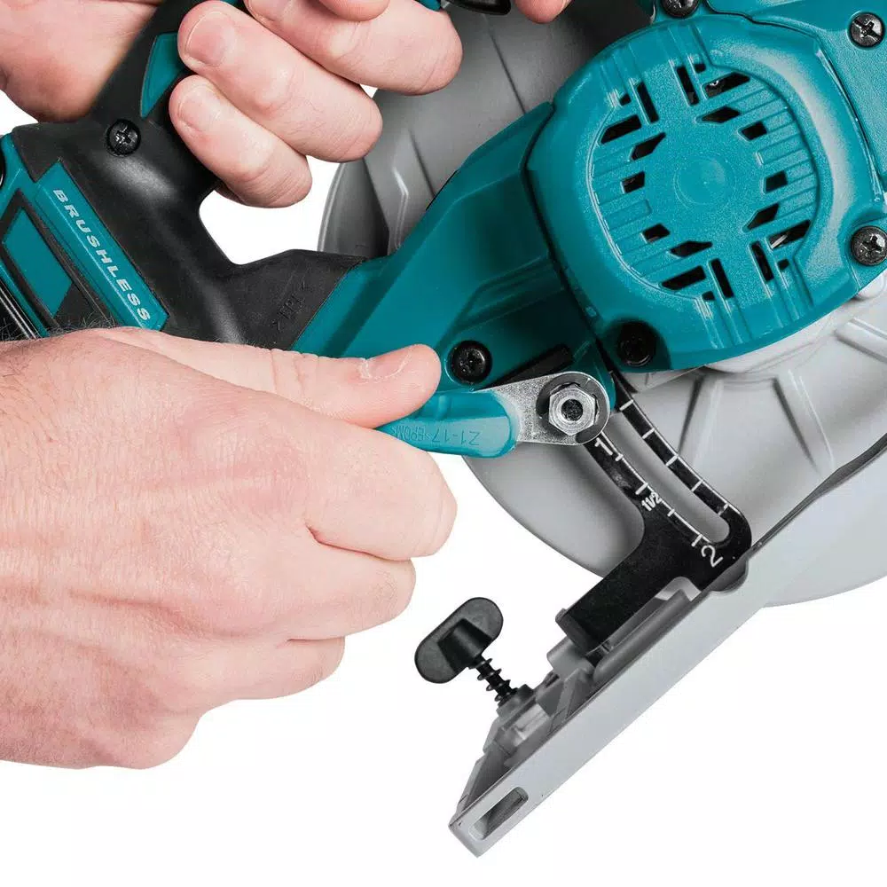 Makita 18V LXT Brushless 6-1/2 in. Cordless Circular Saw Kit with 5.0Ah Battery & Charger